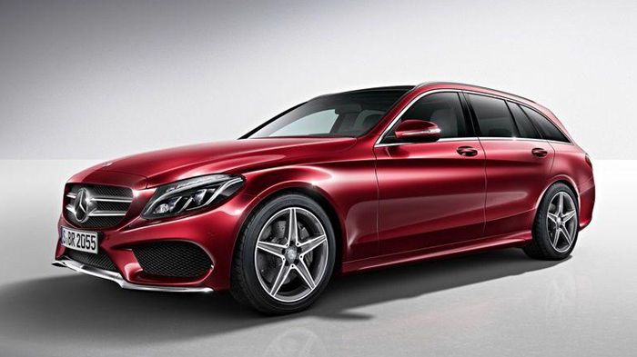 Η πρώτη οπτική διαφορά της C-Class Estate AMG Line είναι το μεγάλο σήμα της Mercedes-Benz στη γρίλια, η AMG εμπρόσθια ποδιά με λεπτομέρειες χρωμίου και οι εισαγωγές αέρα με το διχτυωτό σχέδιο.